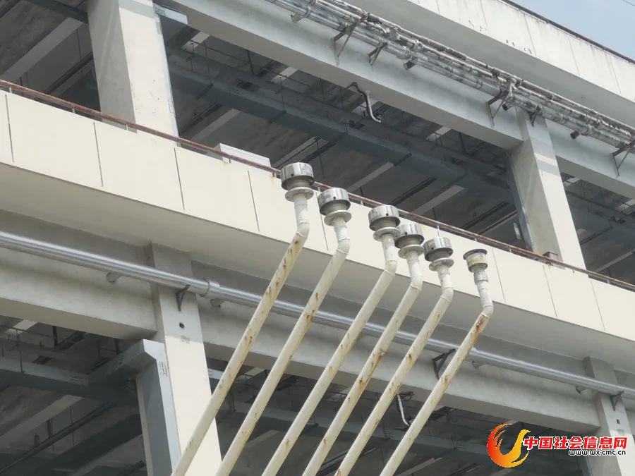 加油站通气管顶端。子歌摄