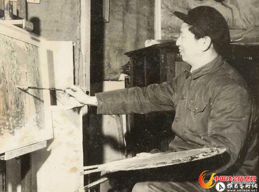 1977年，肖峰在上海作画