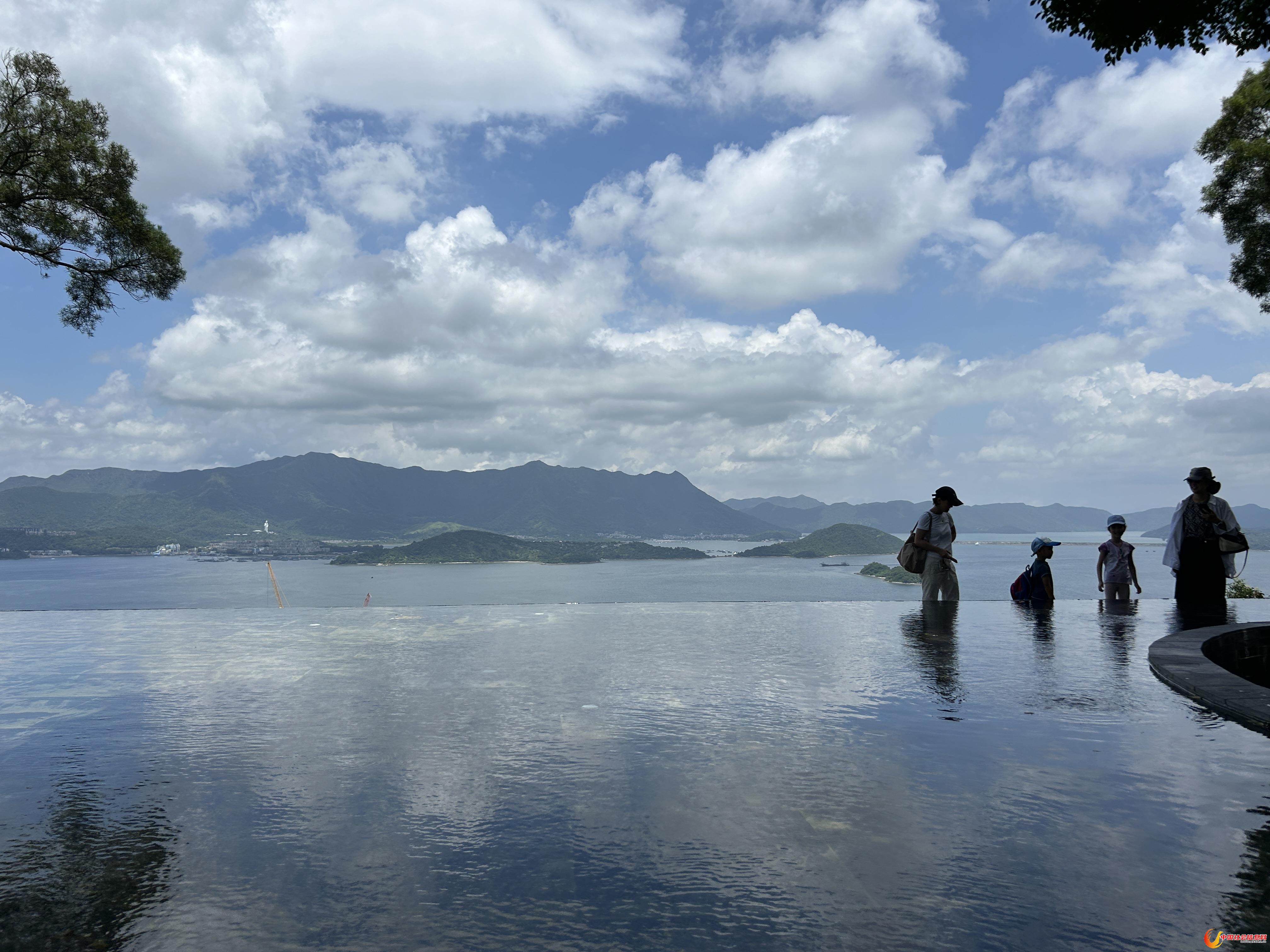 香港中文大学“合一亭”,即为纪念钱穆所倡导的“天人合一观”而命名