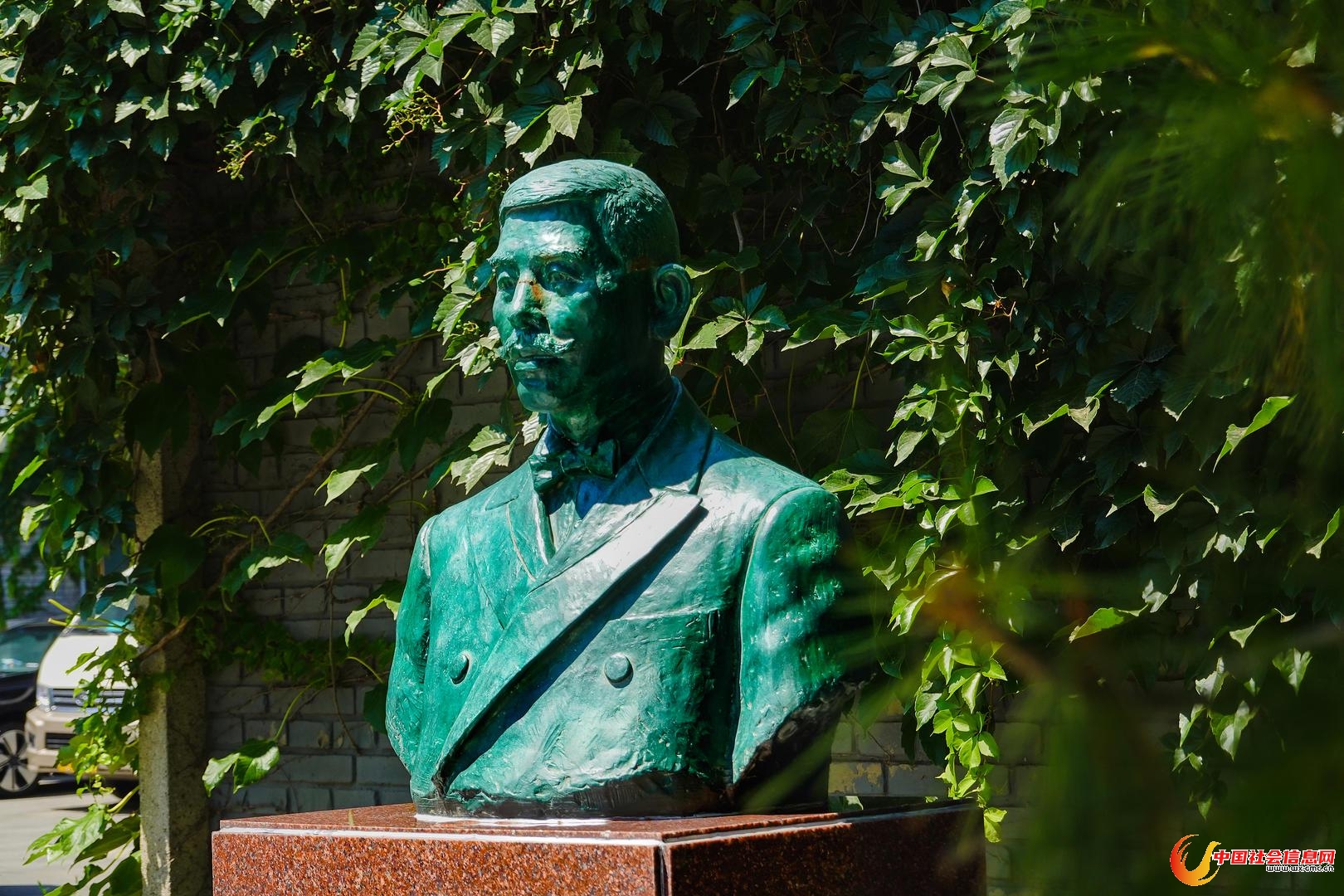 北京鲁迅博物馆,藤野严九郎先生像 图据:视觉中国