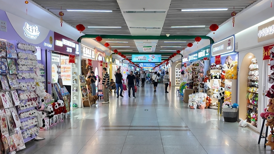 4月30日,义乌国际商贸城一区现场。人民网记者 王仁宏摄