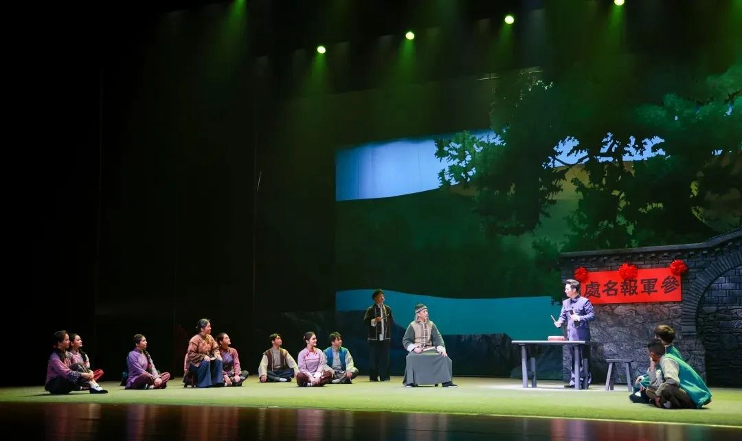 大型红色题材楚剧《蓝衣先生》“五一”假期上演。受访者供图